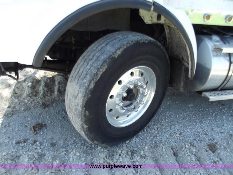 image for item B6326 1999 Kenworth T800 triple axle semi truck