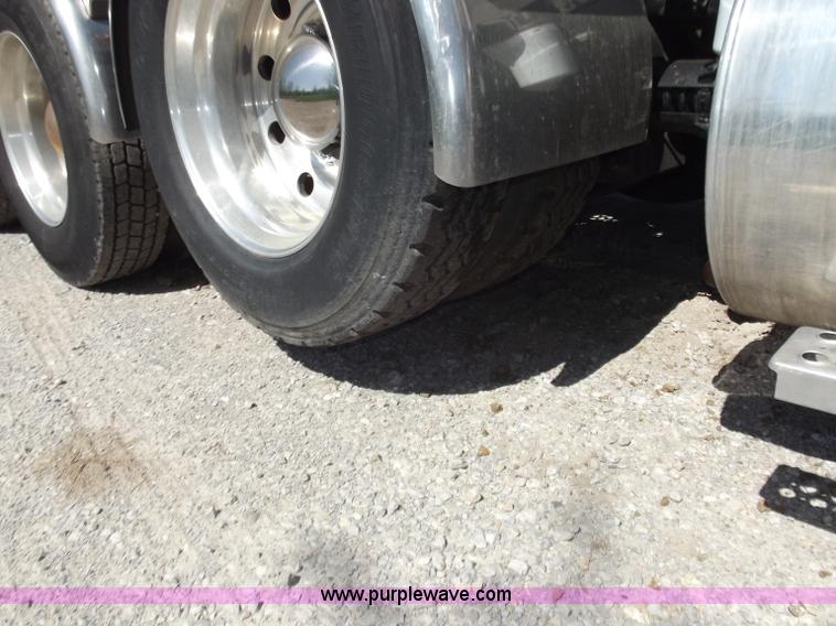 image for item B6326 1999 Kenworth T800 triple axle semi truck