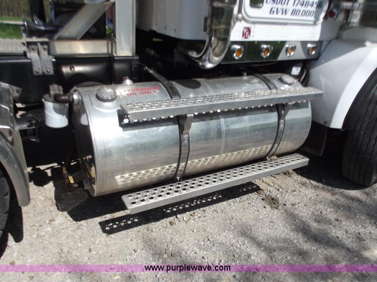 image for item B6326 1999 Kenworth T800 triple axle semi truck