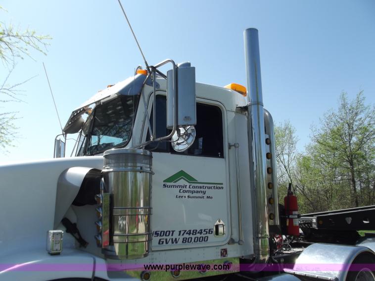 image for item B6326 1999 Kenworth T800 triple axle semi truck