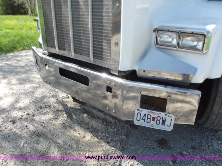 image for item B6326 1999 Kenworth T800 triple axle semi truck