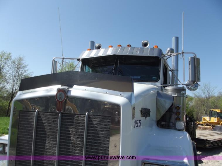 image for item B6326 1999 Kenworth T800 triple axle semi truck