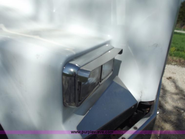 image for item B6326 1999 Kenworth T800 triple axle semi truck