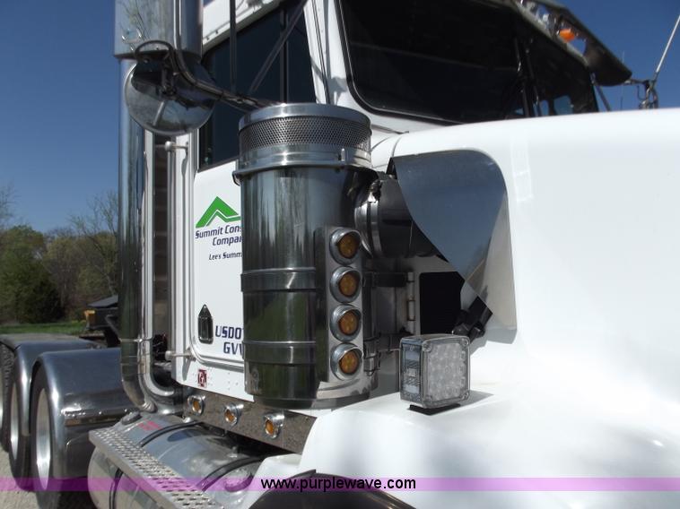 image for item B6326 1999 Kenworth T800 triple axle semi truck