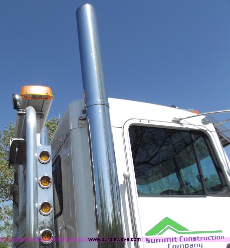 image for item B6326 1999 Kenworth T800 triple axle semi truck