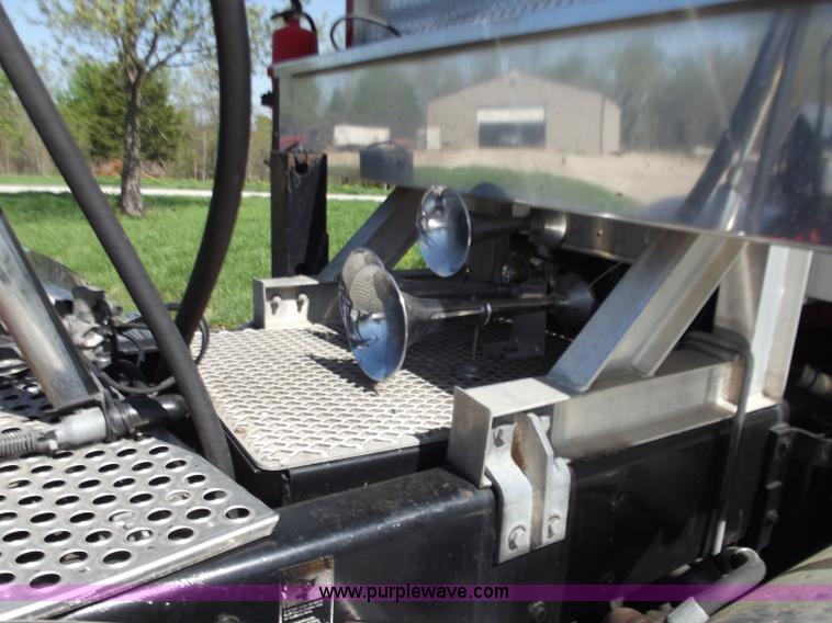 image for item B6326 1999 Kenworth T800 triple axle semi truck