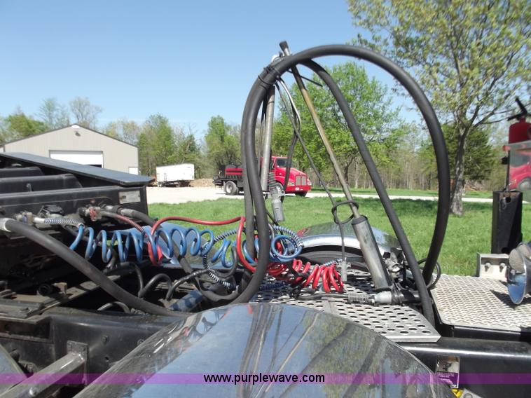 image for item B6326 1999 Kenworth T800 triple axle semi truck