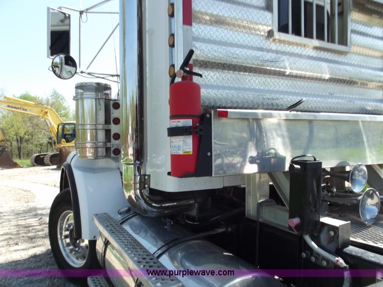 image for item B6326 1999 Kenworth T800 triple axle semi truck