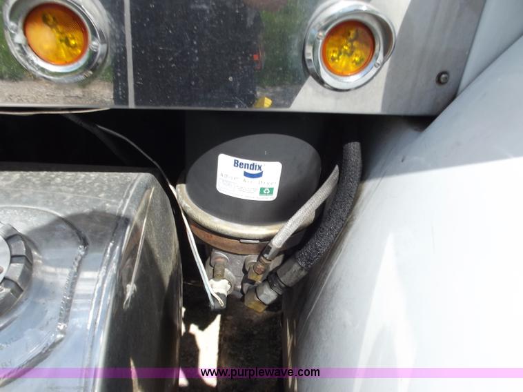 image for item B6326 1999 Kenworth T800 triple axle semi truck