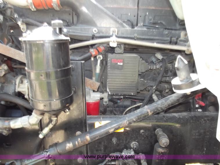 image for item B6326 1999 Kenworth T800 triple axle semi truck