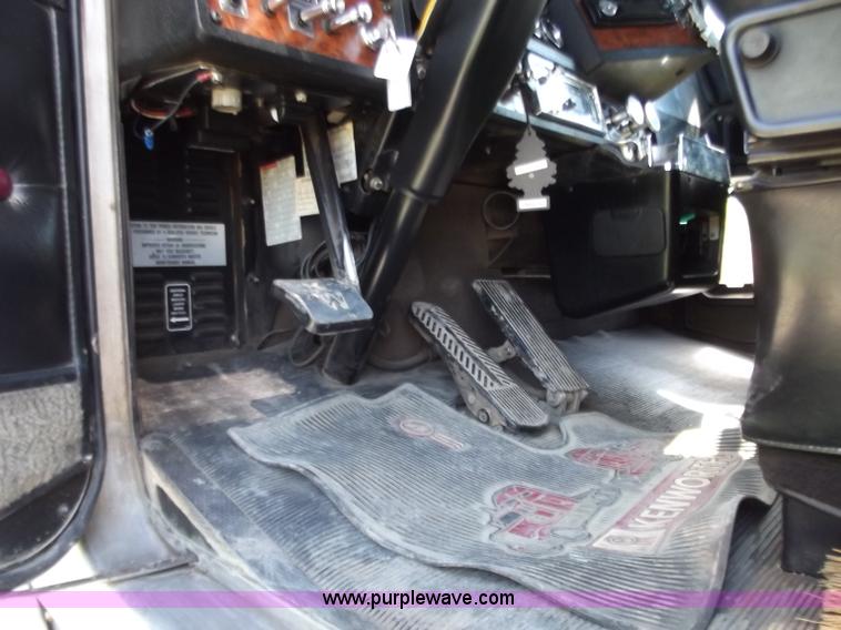 image for item B6326 1999 Kenworth T800 triple axle semi truck