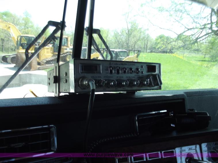 image for item B6326 1999 Kenworth T800 triple axle semi truck