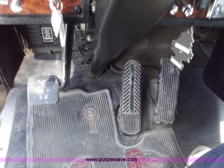 image for item B6326 1999 Kenworth T800 triple axle semi truck