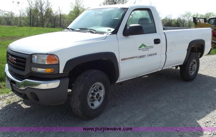 image for item B6328 2007 GMC 2500HD pickup truck