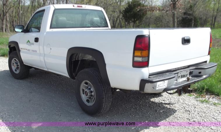 image for item B6328 2007 GMC 2500HD pickup truck