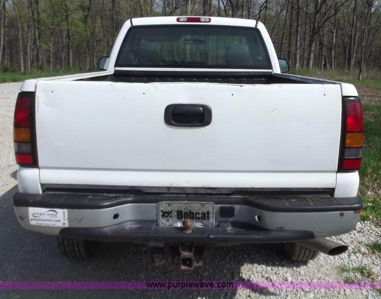 image for item B6328 2007 GMC 2500HD pickup truck
