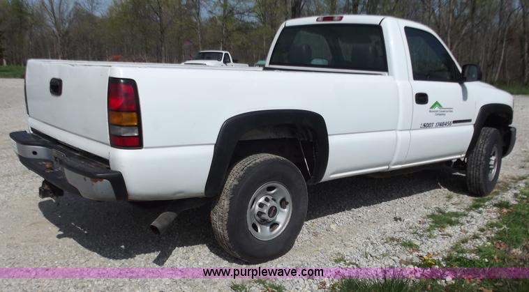 image for item B6328 2007 GMC 2500HD pickup truck