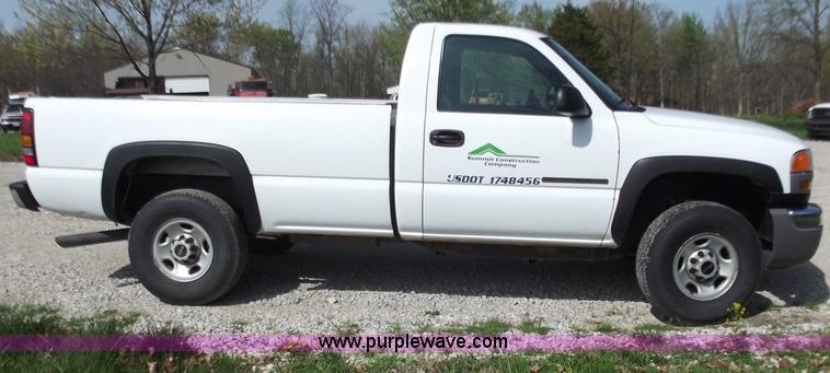 image for item B6328 2007 GMC 2500HD pickup truck