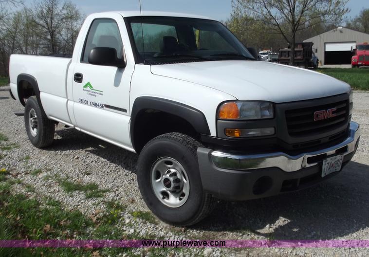 image for item B6328 2007 GMC 2500HD pickup truck