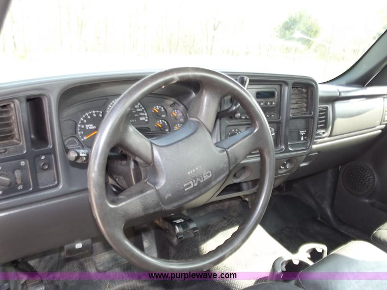 image for item B6328 2007 GMC 2500HD pickup truck