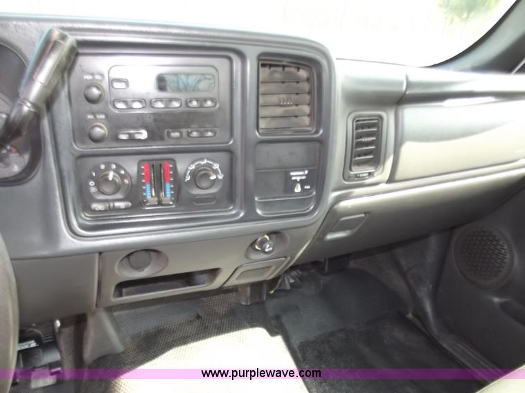 image for item B6328 2007 GMC 2500HD pickup truck