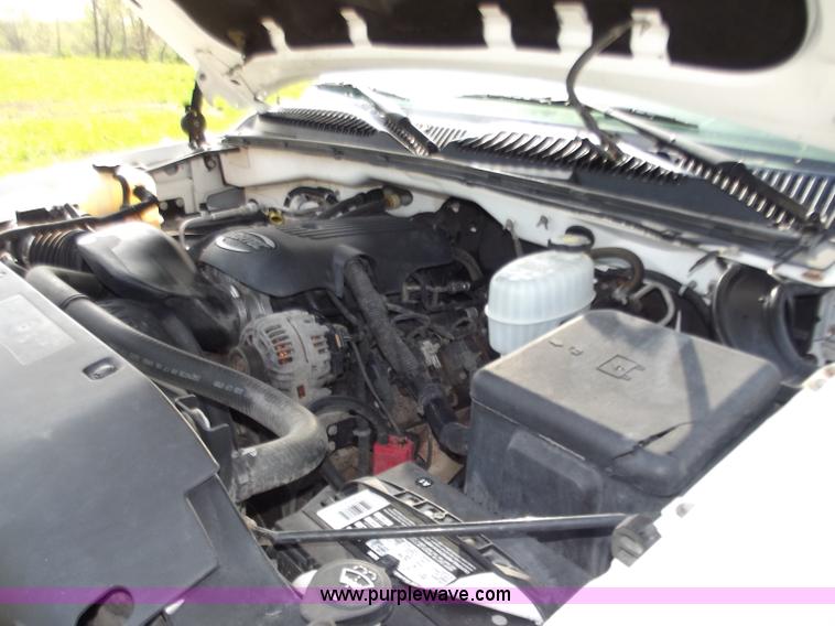 image for item B6328 2007 GMC 2500HD pickup truck