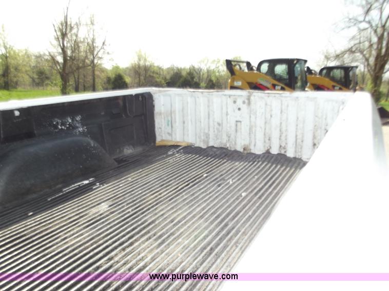 image for item B6328 2007 GMC 2500HD pickup truck