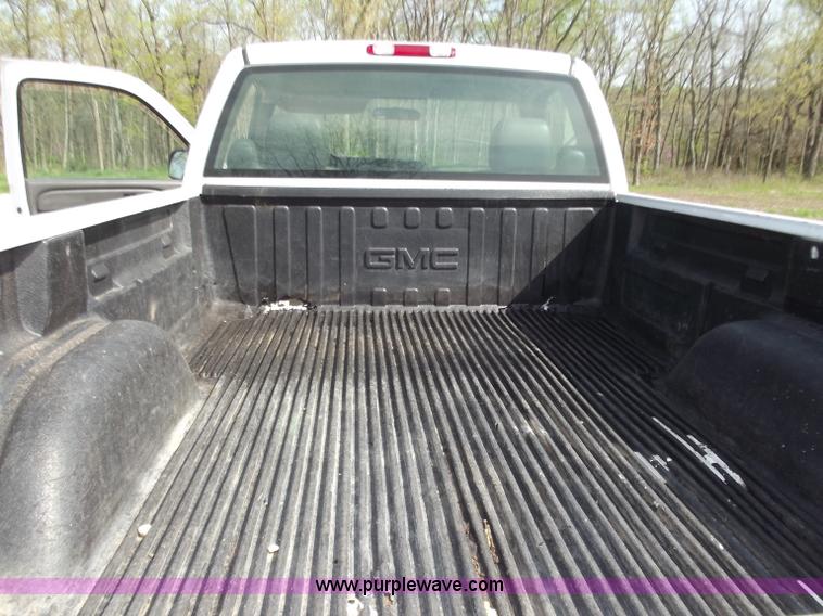 image for item B6328 2007 GMC 2500HD pickup truck