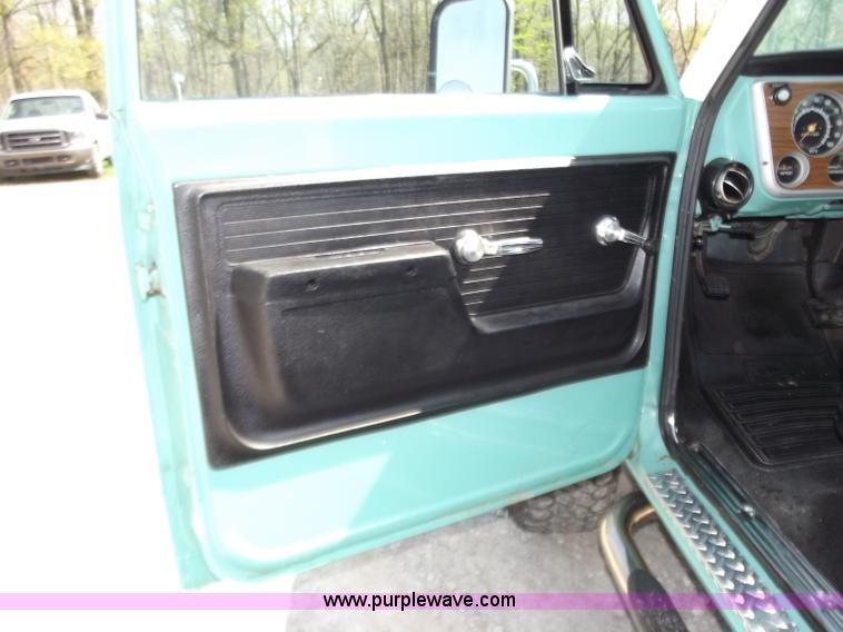 image for item B6329 1970 Chevrolet Cheyenne 10 pickup truck