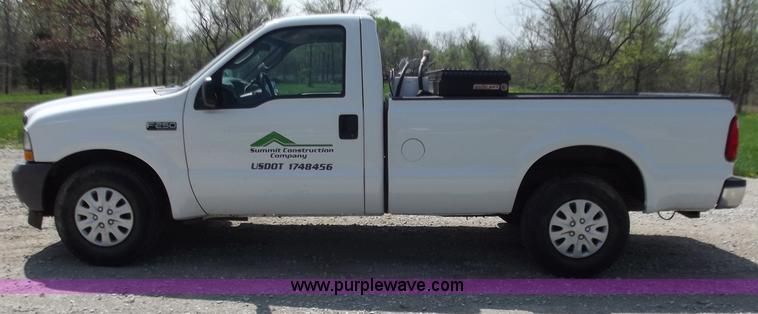 image for item B6330 2004 Ford F250 XL Super Duty pickup truck