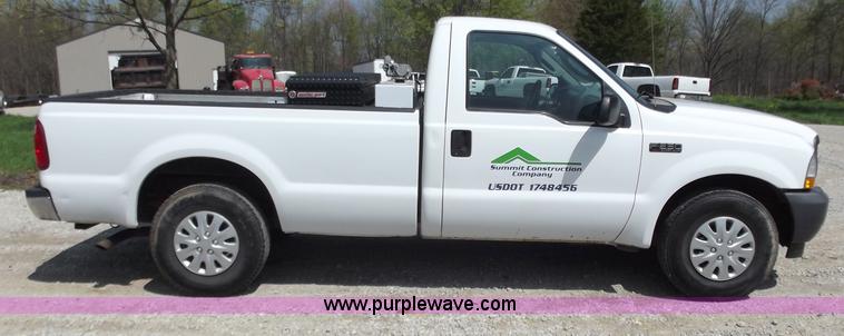 image for item B6330 2004 Ford F250 XL Super Duty pickup truck