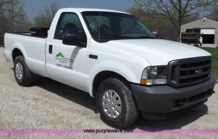 image for item B6330 2004 Ford F250 XL Super Duty pickup truck