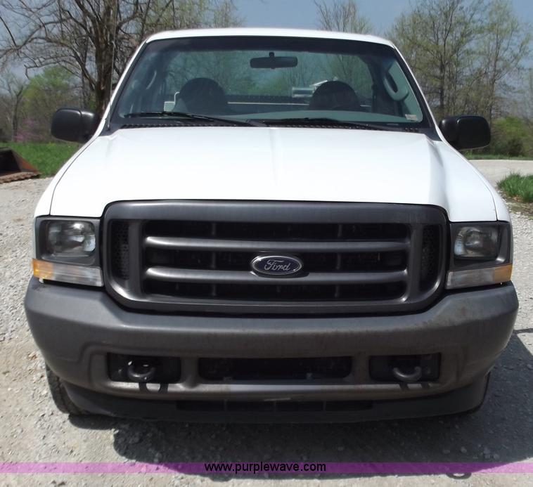 image for item B6330 2004 Ford F250 XL Super Duty pickup truck
