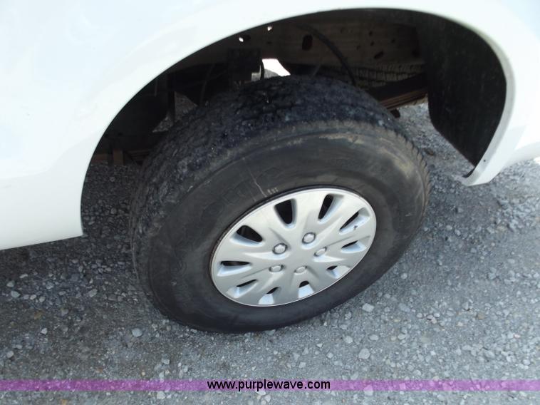 image for item B6330 2004 Ford F250 XL Super Duty pickup truck