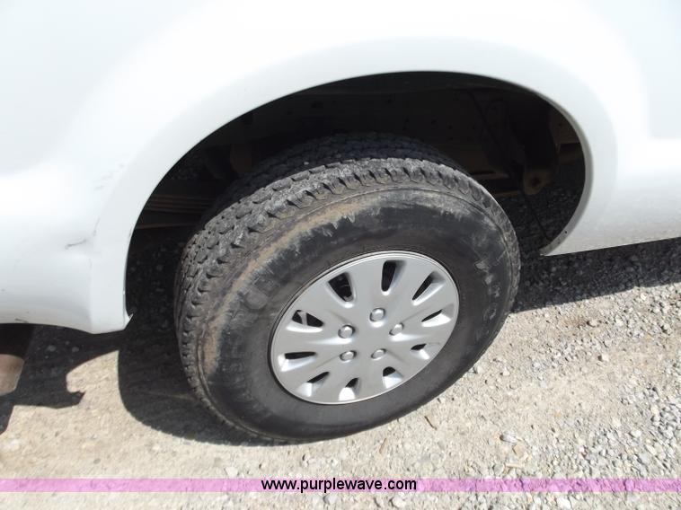 image for item B6330 2004 Ford F250 XL Super Duty pickup truck