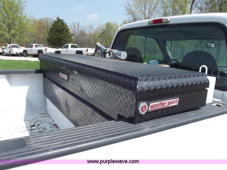 image for item B6330 2004 Ford F250 XL Super Duty pickup truck