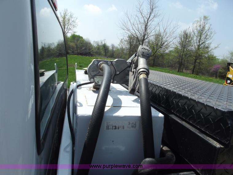 image for item B6330 2004 Ford F250 XL Super Duty pickup truck