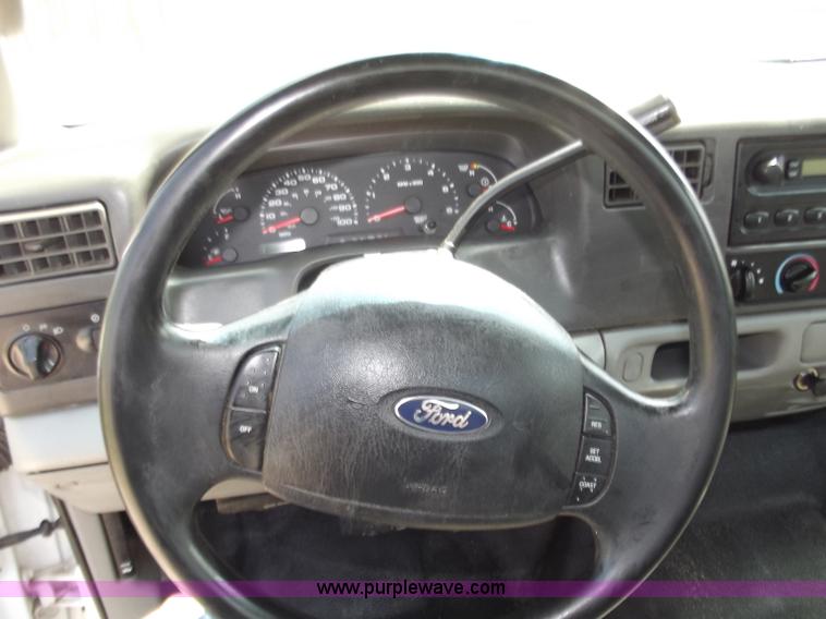 image for item B6330 2004 Ford F250 XL Super Duty pickup truck