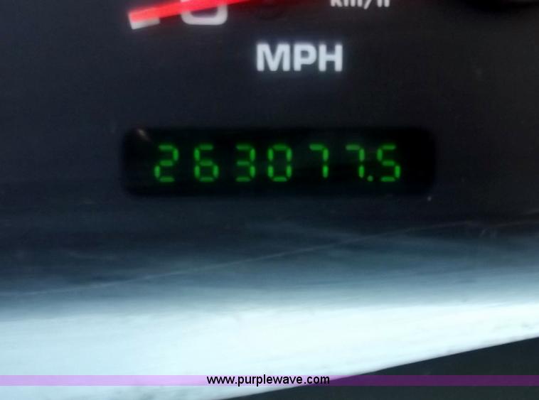 image for item B6330 2004 Ford F250 XL Super Duty pickup truck