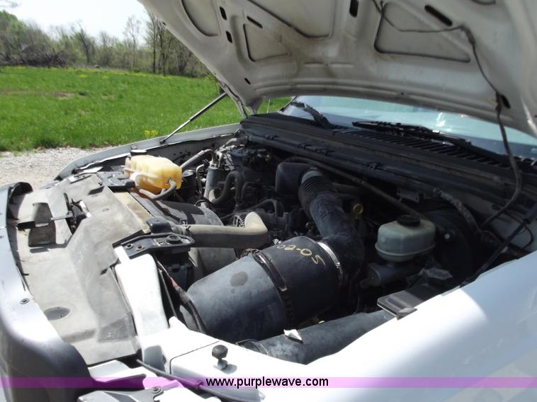 image for item B6330 2004 Ford F250 XL Super Duty pickup truck