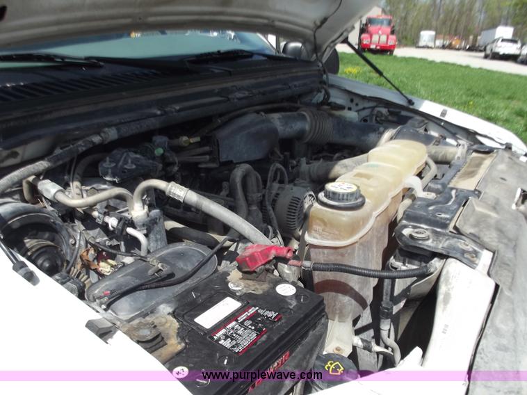 image for item B6330 2004 Ford F250 XL Super Duty pickup truck