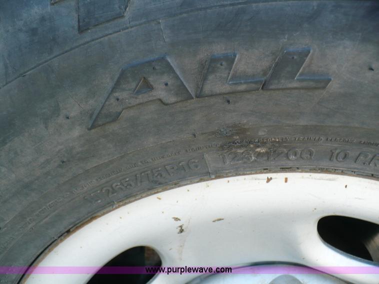 image for item B6332 2005 Chevrolet Silverado C2500HD pickup truck