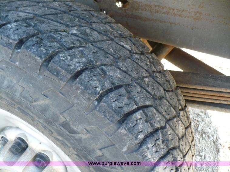 image for item B6332 2005 Chevrolet Silverado C2500HD pickup truck