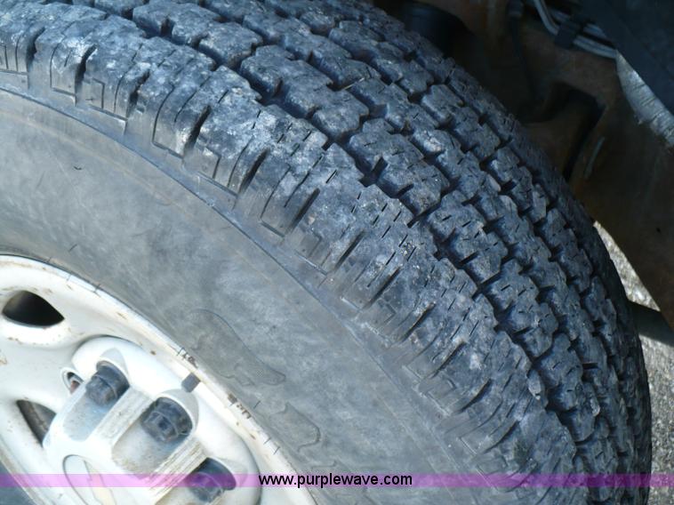 image for item B6332 2005 Chevrolet Silverado C2500HD pickup truck