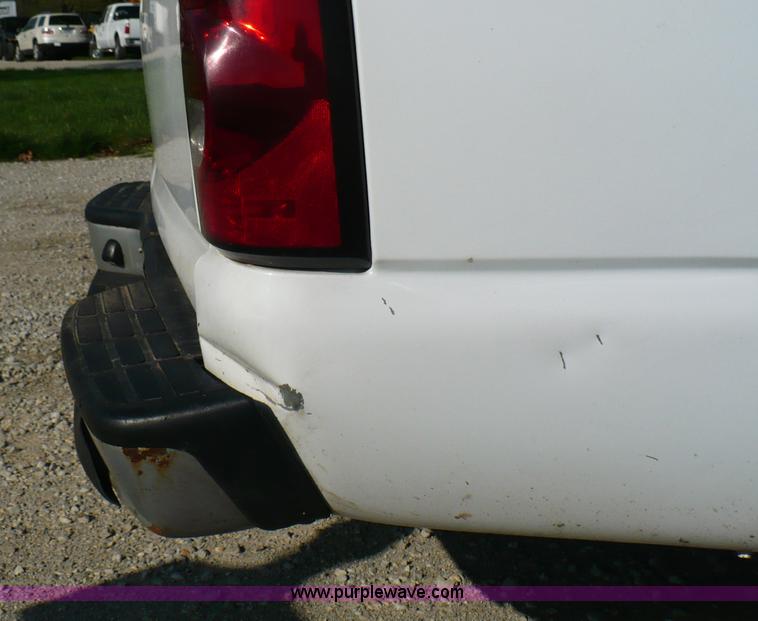 image for item B6332 2005 Chevrolet Silverado C2500HD pickup truck