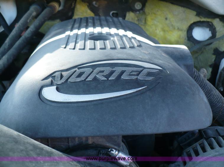 image for item B6332 2005 Chevrolet Silverado C2500HD pickup truck