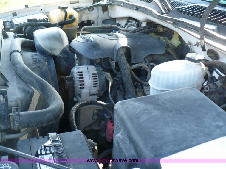 image for item B6332 2005 Chevrolet Silverado C2500HD pickup truck