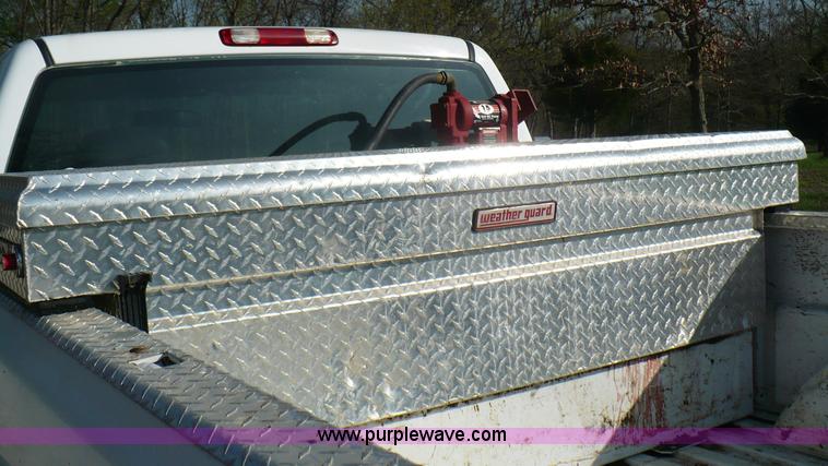 image for item B6332 2005 Chevrolet Silverado C2500HD pickup truck