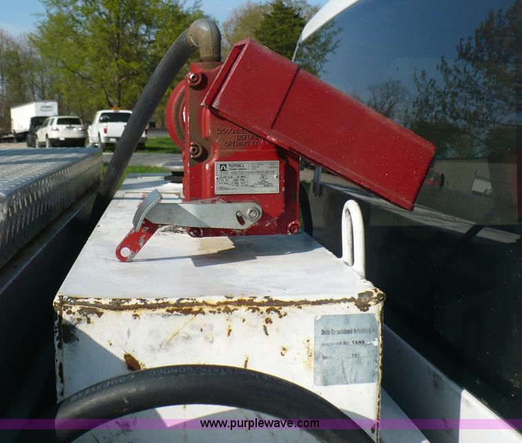 image for item B6332 2005 Chevrolet Silverado C2500HD pickup truck