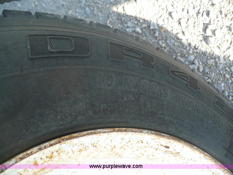 image for item B6339 2004 Ford F650 XL Super Duty dump truck